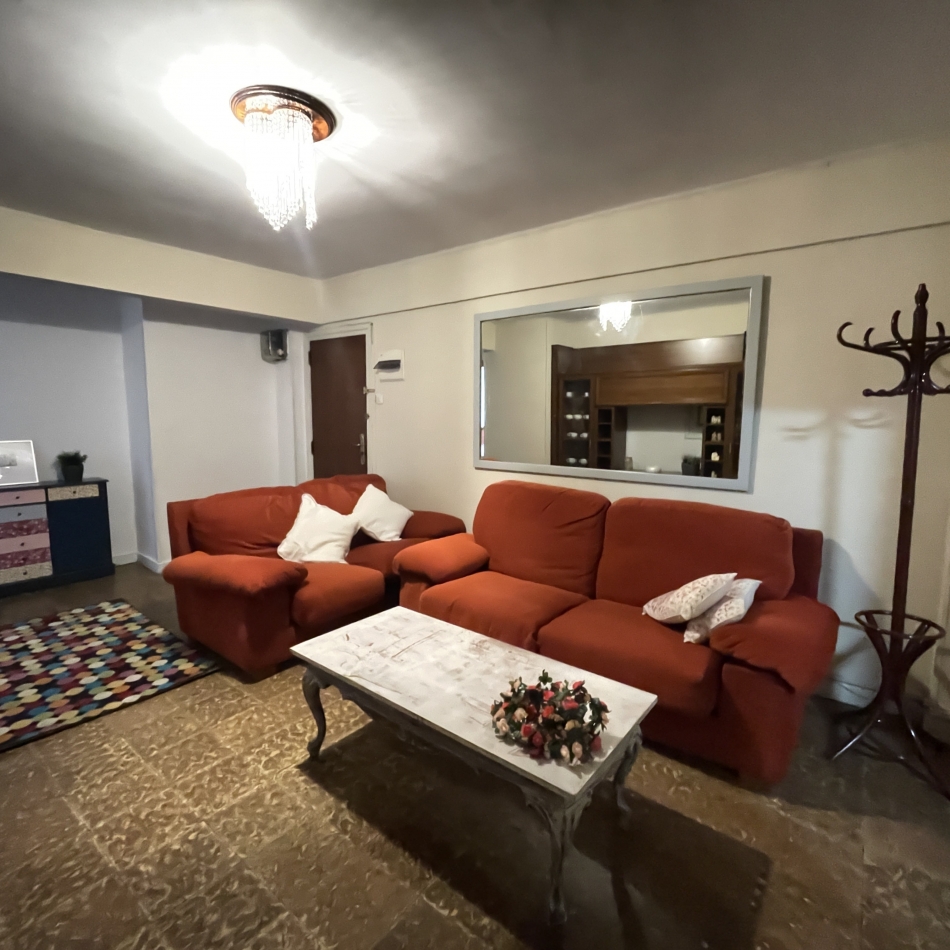 En c/SAN SEBASTIAN, al lado del ambulatorio, en el barrio de Iztieta, vivienda de 3 habitaciones con ascensor.