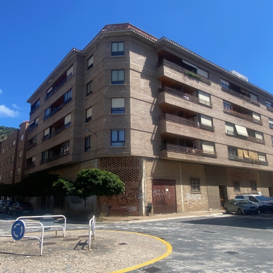 Local en calle Miravalles